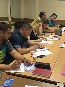 Занятия группы по курсу сетевого менеджмента. Преподаватель Пугачева Елена Геннадиевна. Учебный центр Успех Киев